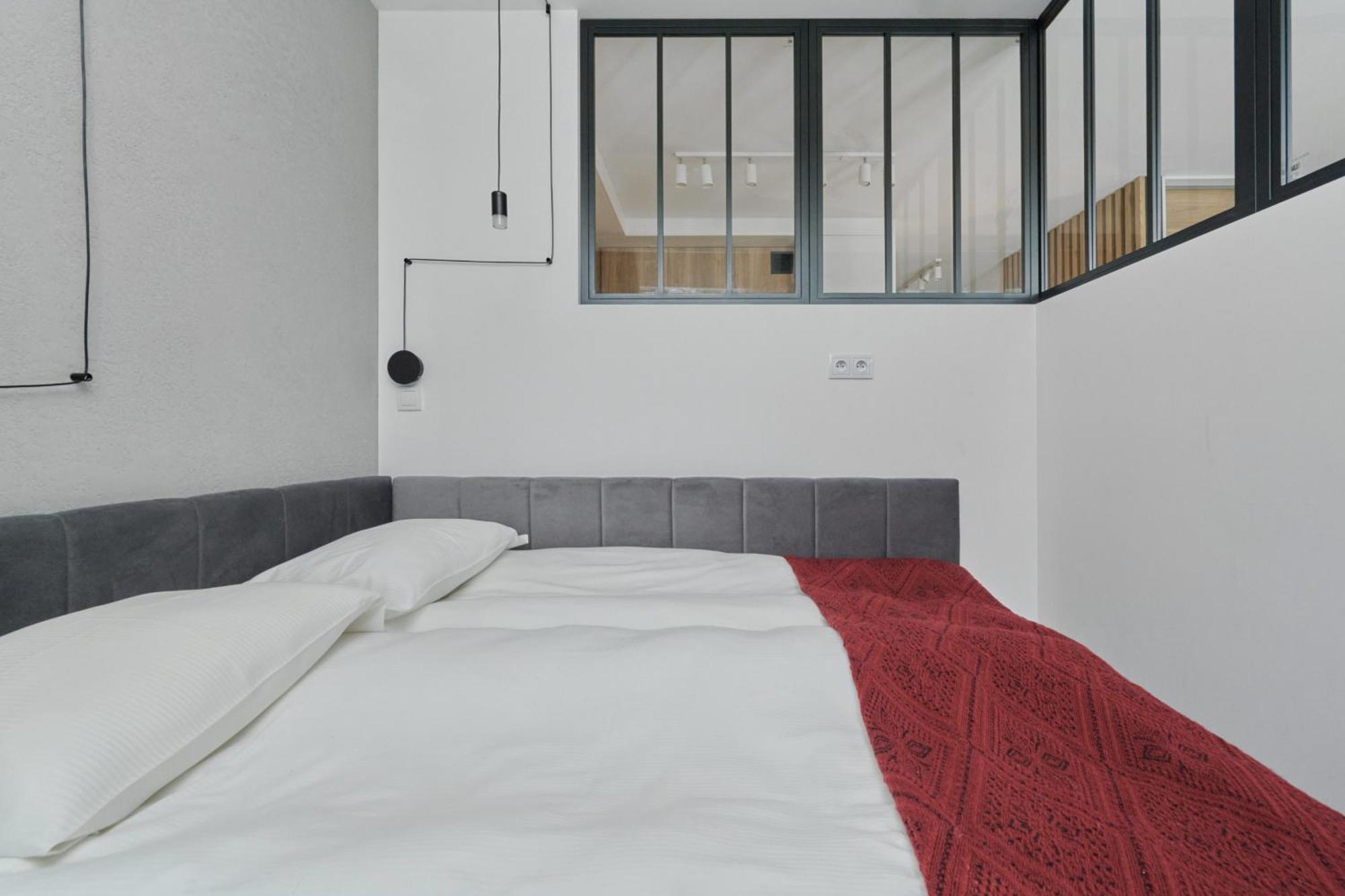 River View With Balcony & Free Garage By Renters Apartment Wroclaw