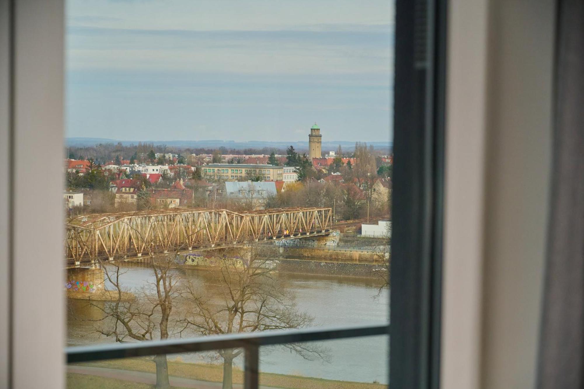 Apartment River View With Balcony & Free Garage By Renters