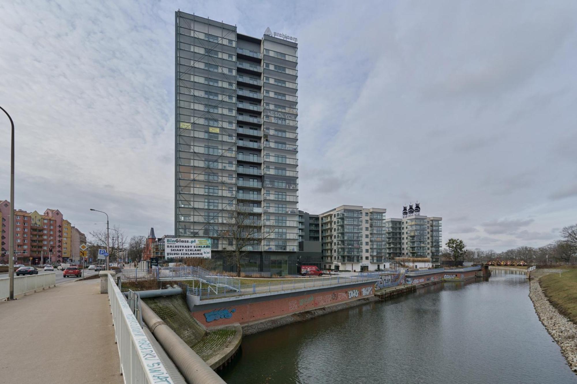Apartment River View With Balcony & Free Garage By Renters