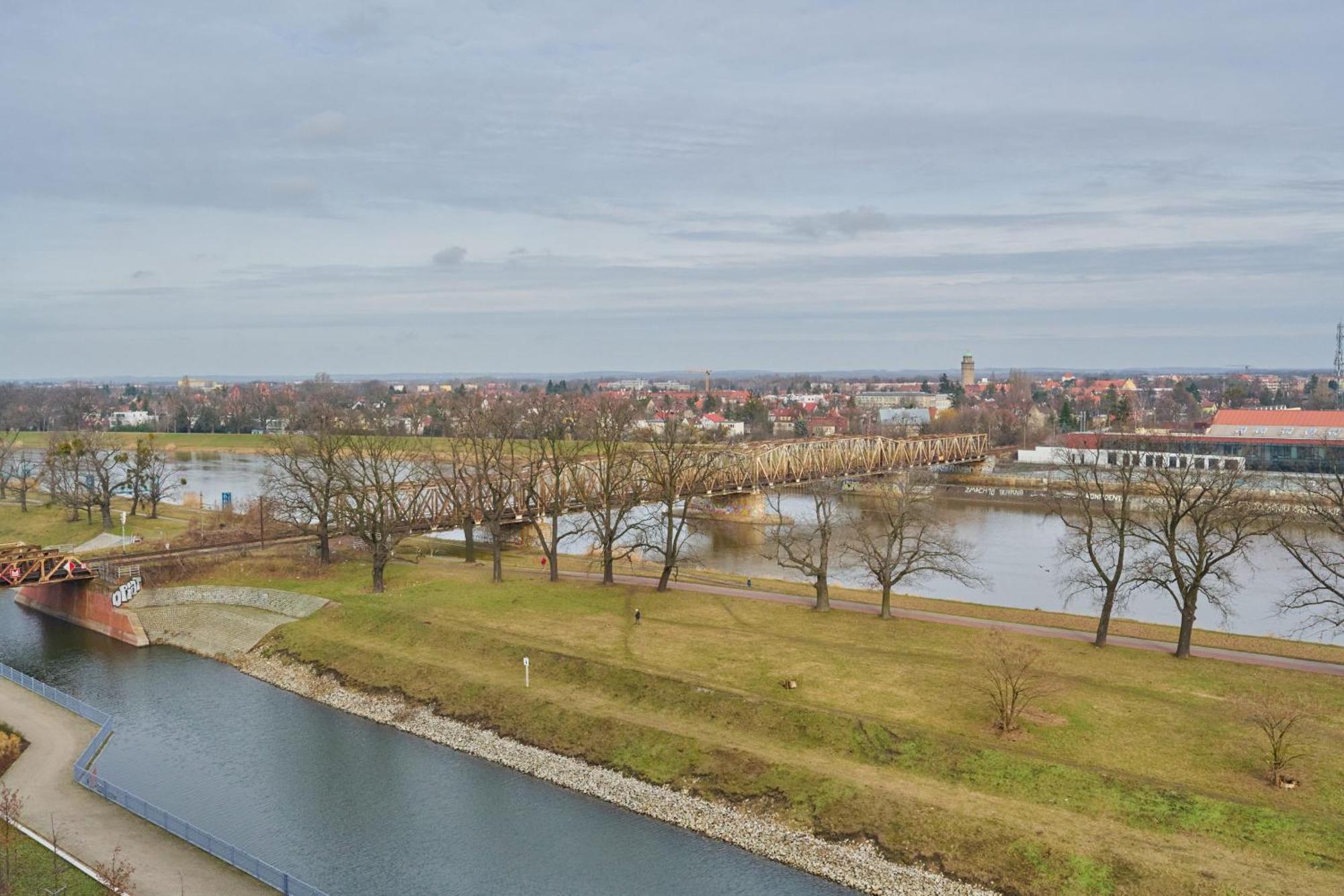 Apartment River View With Balcony & Free Garage By Renters