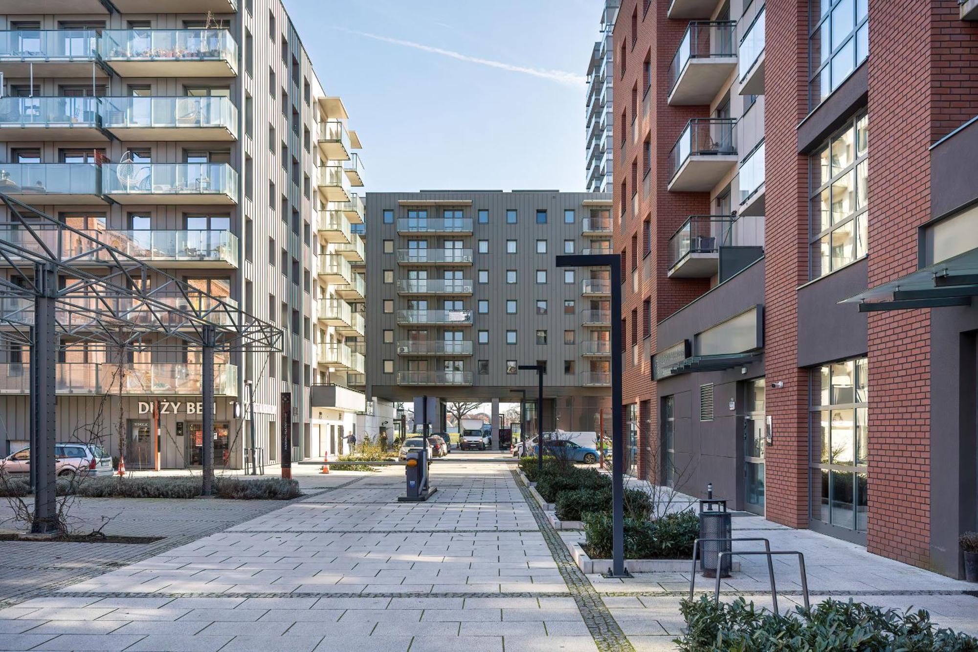 Apartment River View With Balcony & Free Garage By Renters *