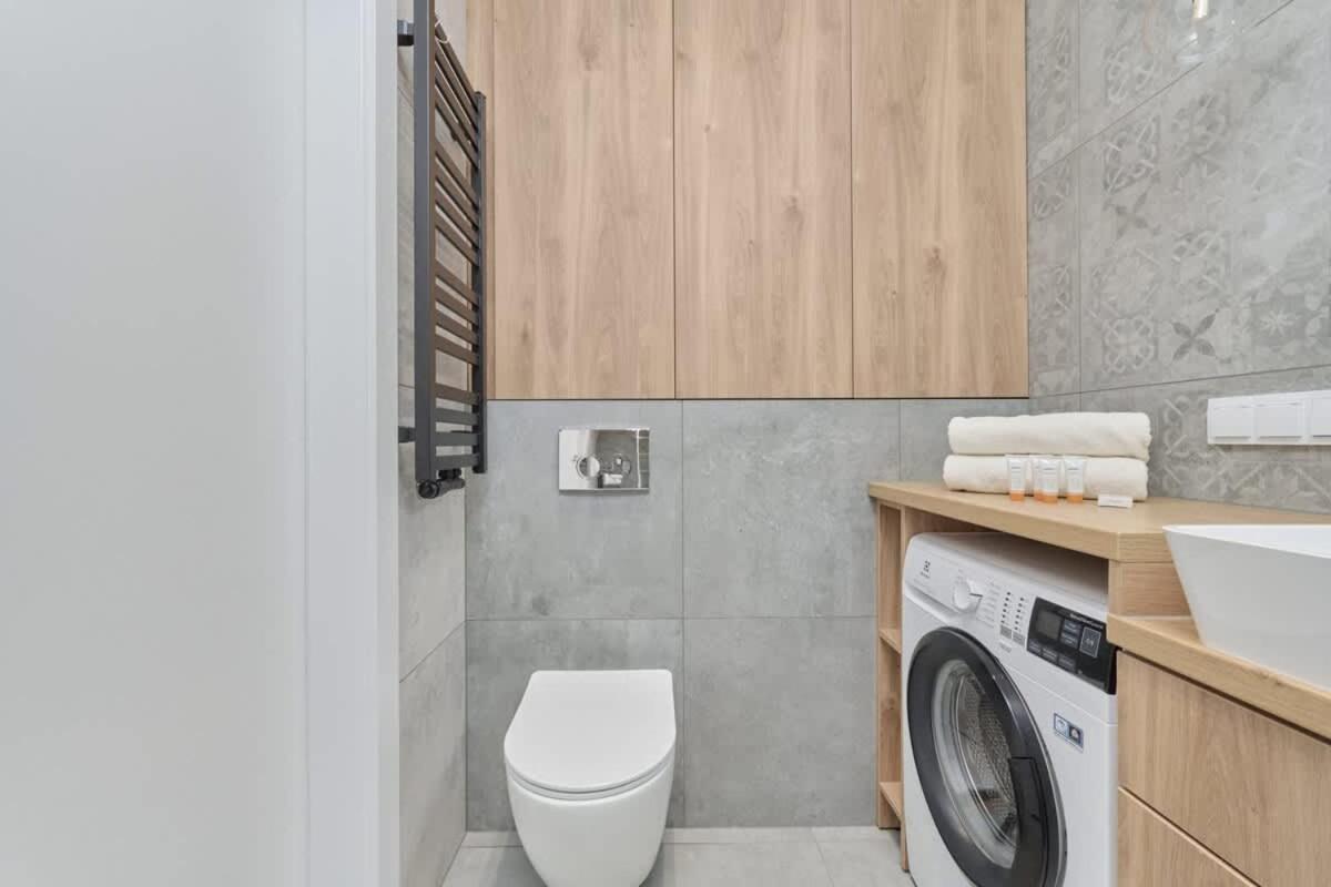 River View With Balcony & Free Garage By Renters Apartment Wroclaw